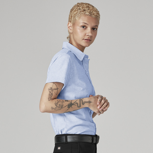 Blusa Oxford stretch de manga corta para mujer - Dickies | Mastertec